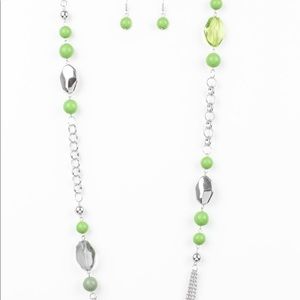 A simple pop of color green necklace🪄✨